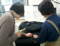 プレス(新人指導中)